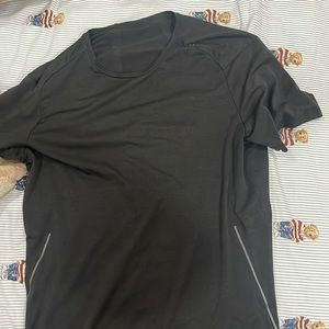 Black lululemon short sleeve tee